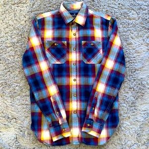 AMERICAN EAGLE PLAID BUTTON DOWN LONG SLEEVE